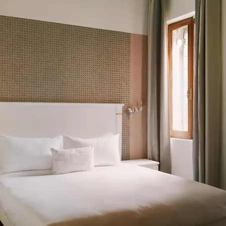 Sonder Salute Palace Hotel