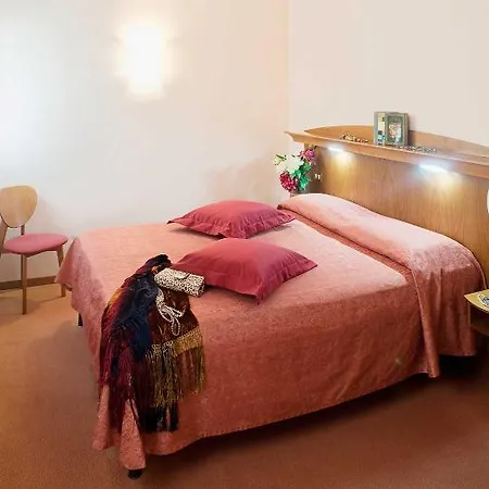 Ih Salute Palace (adults Only) Отель